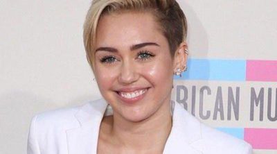 Miley Cyrus tiene un perro nuevo, pero no consigue olvidar a Floyd