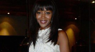 Naomi Campbell y Michael Fassbender, pillados besándose en un restaurante