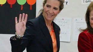 La Infanta Elena, todo sonrisas y felicidad en la visita al colegio Tres Olivos de Madrid