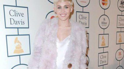 Miley Cyrus puede permanecer hasta 27 días más hospitalizada y aplaza conciertos al mes de agosto