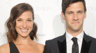 Justin Bartha se convierte en padre de su primer hijo junto a Lia Smith