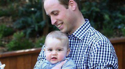 El Príncipe Jorge se divierte con los Duques de Cambridge en el zoo de Sidney