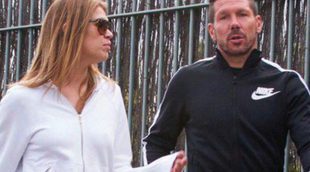 Simeone y Carla Pereyra disfrutan de un tranquilo paseo junto a su perro por Madrid