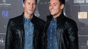 Tom Daley y Dustin Lance Black posan juntos por primera vez en una fiesta en Londres