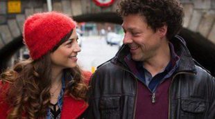 Richard Coyle busca conquistar a Leonor Watling en este clip en primicia de 'Amor en su punto'