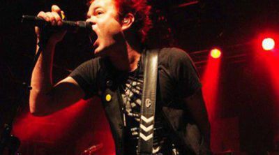 Deryck Whibley, líder de Sum 41, al borde de la muerte por sus problemas con el alcohol