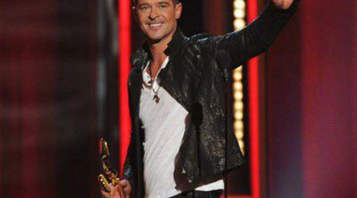 Robin Thicke agradece a 'su mujer' Paula Patton el apoyo prestado en los Premios Billboard 2014