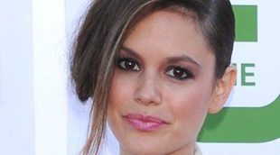 Rachel Bilson muestra su barriguita de embarazada en la playa junto a Hayden Christensen