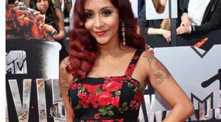 Snooki muestra las dotes de su hijo Lorenzo Dominic con el balón