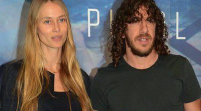 Carles Puyol estrena el documental 'Puyol, más que un capitán' arropado por su novia Vanesa Lorenzo