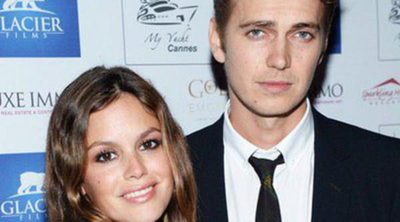 Rachel Bilson presume de embarazo mientras disfruta en la playa junto a Hayden Christensen