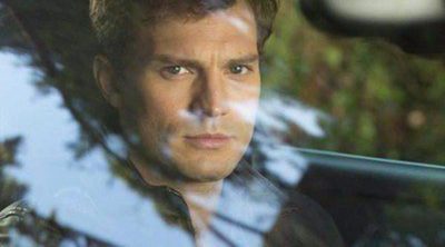 Primera imagen oficial de Jamie Dornan convertido en Christian Grey para 'Cincuenta sombras de Grey'