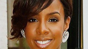 Kelly Rowland se mantiene en línea haciendo yoga durante su embarazo