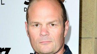 Chris Bauer, de 'True Blood', habla sobre su pasado de alcohol y drogas