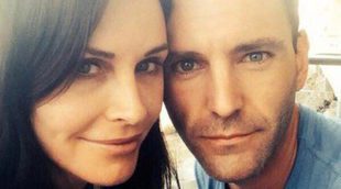 Courteney Cox y Johnny McDaid, de Snow Patrol, se comprometen tras seis meses de relación