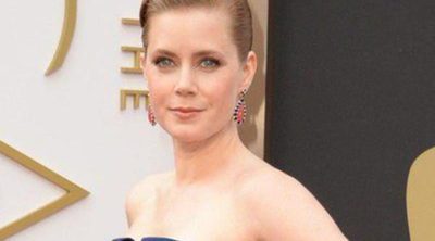 Amy Adams cede su asiento de primera clase en un avión a un soldado