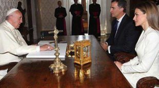 Los Reyes Felipe y Letizia visitan al Papa Francisco en su primer viaje al extranjero tras la proclamación