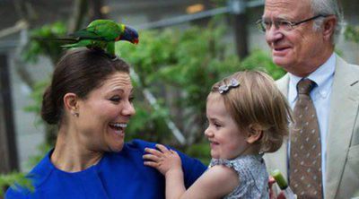 Estela de Suecia, día de zoo con su madre la Princesa Victoria y su abuelo el Rey Carlos Gustavo