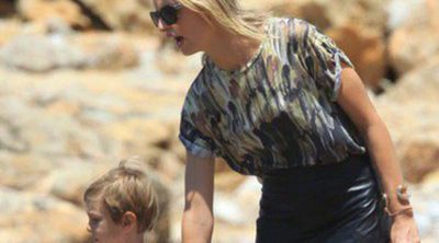 Karolina Kurkova disfruta de unas vacaciones en Ibiza junto a Archie Drury y su hijo Tobin Drury