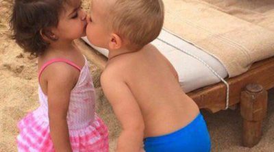 Lia Fàbregas cambia a Thiago Messi por otro niño al que conoció en la playa