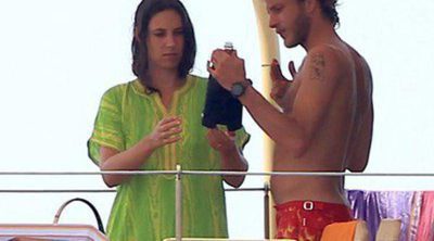 Las divertidas vacaciones en Ibiza de Andrea Casiraghi y Tatiana Santo Domingo con su hijo Sasha y sus amigos