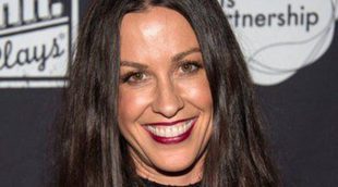 Alanis Morissette publica una imagen junto a su hijo para apoyar la lactancia materna