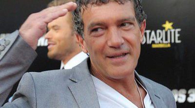 Elisabeth Reyes, Lara Dibildos y Melody acompañan a Antonio Banderas en el estreno de 'Los Mercenarios 3'