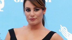 Lea Michele de muestra felizmente enamorada durante un paseo con su novio Matthew Paetz