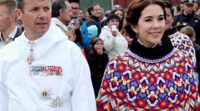 Los Príncipes Federico y Mary de Dinamarca lucen los trajes típicos de Groenlandia en su viaje oficial