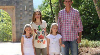 Los Reyes y sus hijas la Princesa Leonor y la Infanta Sofía pasean por la Sierra de Tramontana