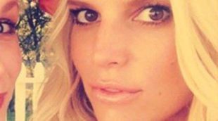 Jessica Simpson luce orgullosa el resultado de sus horas de gimnasio en la despedida de soltera de su hermana