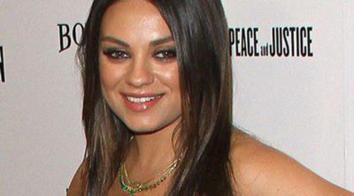 Mila Kunis mantiene la línea practicando yoga y spinning en la recta final de su embarazo