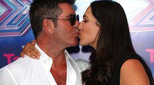 Simon Cowell y Lauren Silverman, todo pasión en la presentación de la nueva edición de 'The X Factor'