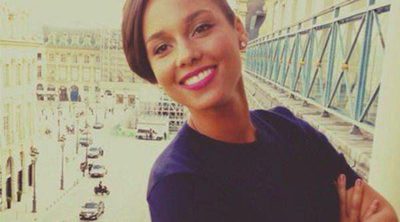 Alicia Keys muestra su segundo embarazo en un acto promocional