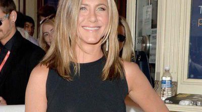 Jennifer Aniston, muy sonriente en el estreno de 'Cake' tras los rumores de posible embarazo