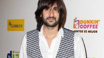 Melendi y su novia Julia Nakamatsu se llevan el susto de su vida tras ser acorralados por tres coches en una autovía