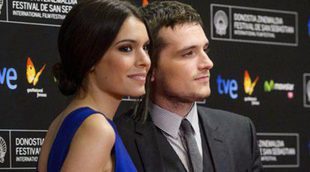 Josh Hutcherson y Claudia Traisac dan muestras de su amor en la alfombra roja de 'Escobar: Paraíso perdido'