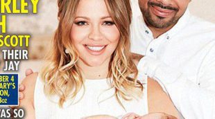 Kimberley Walsh y Justin Scott presentan a su hijo Bobby