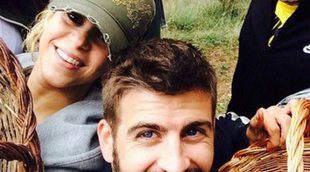 Shakira y Gerard Piqué se van a coger setas rodeados de amigos