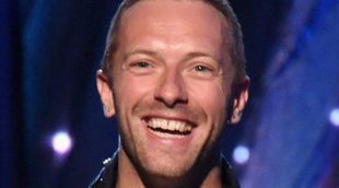 Chris Martin se relaja surfeando en Malibú tras sus últimas citas con Jennifer Lawrence