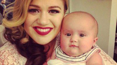 River Rose visita a su madre Kelly Clarkson en la grabación de su nuevo videoclip