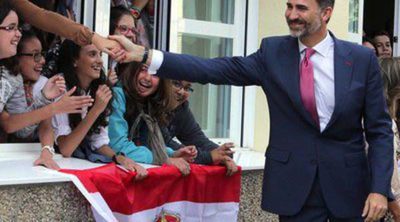 Los Reyes Felipe y Letizia, saludos y selfies en la apertura del Curso de Formación Profesional