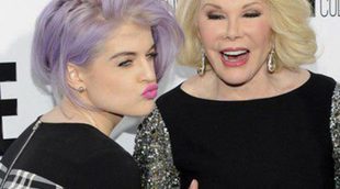 Kelly Osbourne celebra su 30 cumpleaños tatuándose una abeja en honor a la recién fallecida Joan Rivers