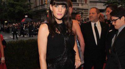 Liv Tyler 'aprovecha' su embarazo para disfrazarse de horno por Halloween