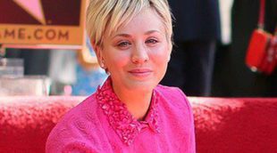 Kaley Cuoco descubre emocionada su estrella en el Paseo de la Fama