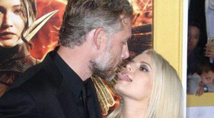 Jessica Simpson y Eric Johnson derrochan pasión en el estreno de 'Sinsajo Parte 1'