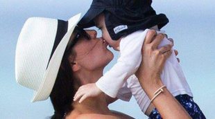 Lauren Silverman disfruta de unos días en la playa de Barbados con su pequeño Eric