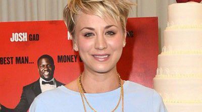 Kaley Cuoco reaparece en el estreno de 'The Wedding Ringer' tras su operación