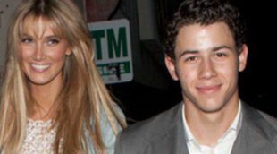 Nick Jonas y Delta Goodrem dan un paso más en su relación y se van a vivir juntos