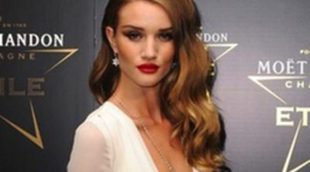 Rosie Huntington-Whiteley pone en evidencia su extrema delgadez durante sus vacaciones en Miami